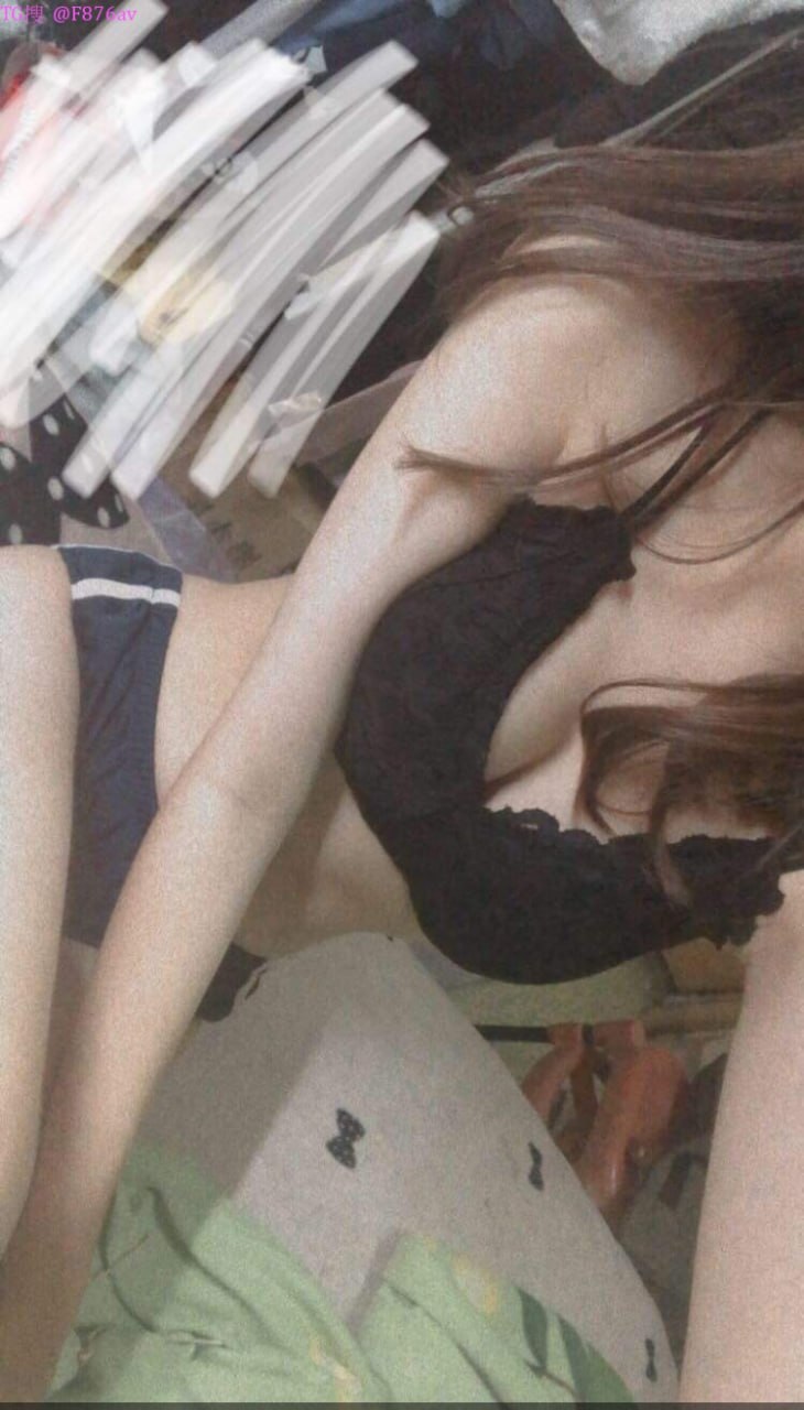 Hotgirl việt nam livestream móc lồn đăng lên mạng để câu tương tác